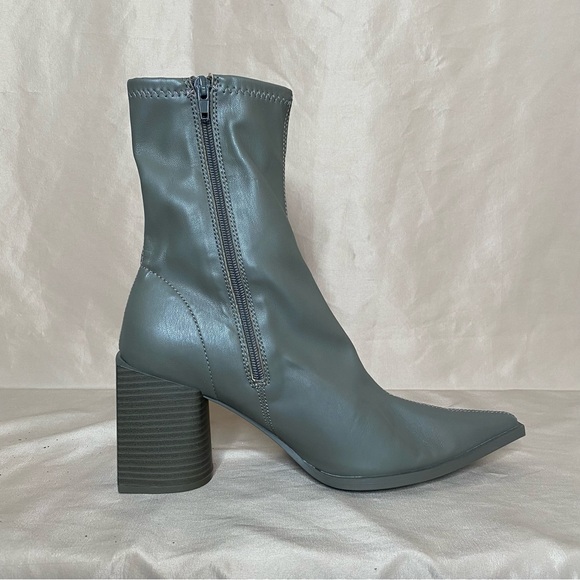 Oak + Fort 10 Gray Heeled Boots - Picture 6 of 14